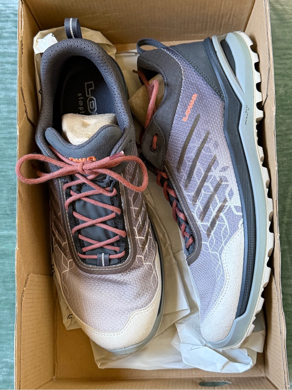 NWT LOWA Lynnox Lo Women's 9.5 Trail Hiking Walking Travel Shoes with Box